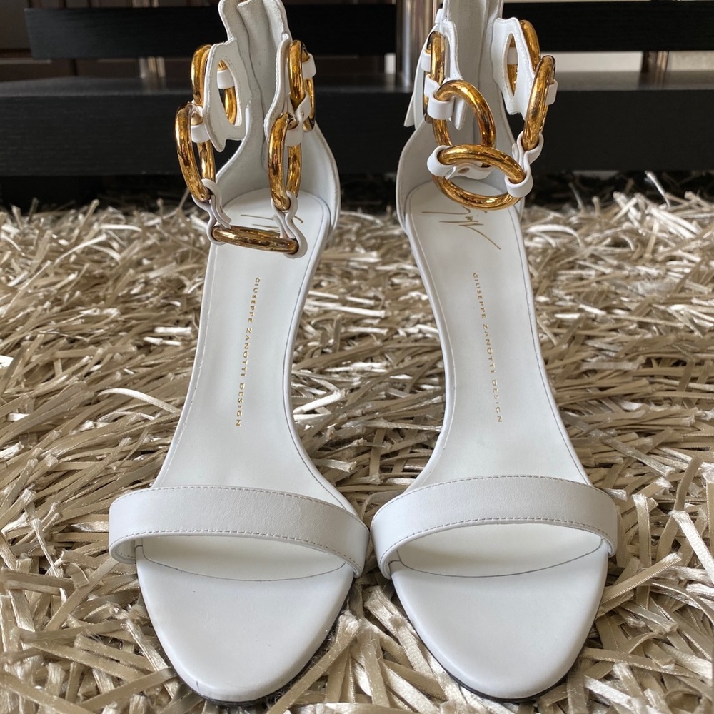 NEW Giuseppe Zanotti White Leather Gold Chain Sandals